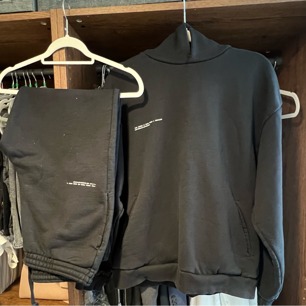 I am selling a set of sweatpants and hoodie From Pangaia. Warm cotton , size M.